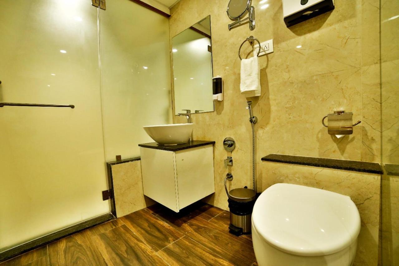 Hotel Kings Heritage Surat Buitenkant foto