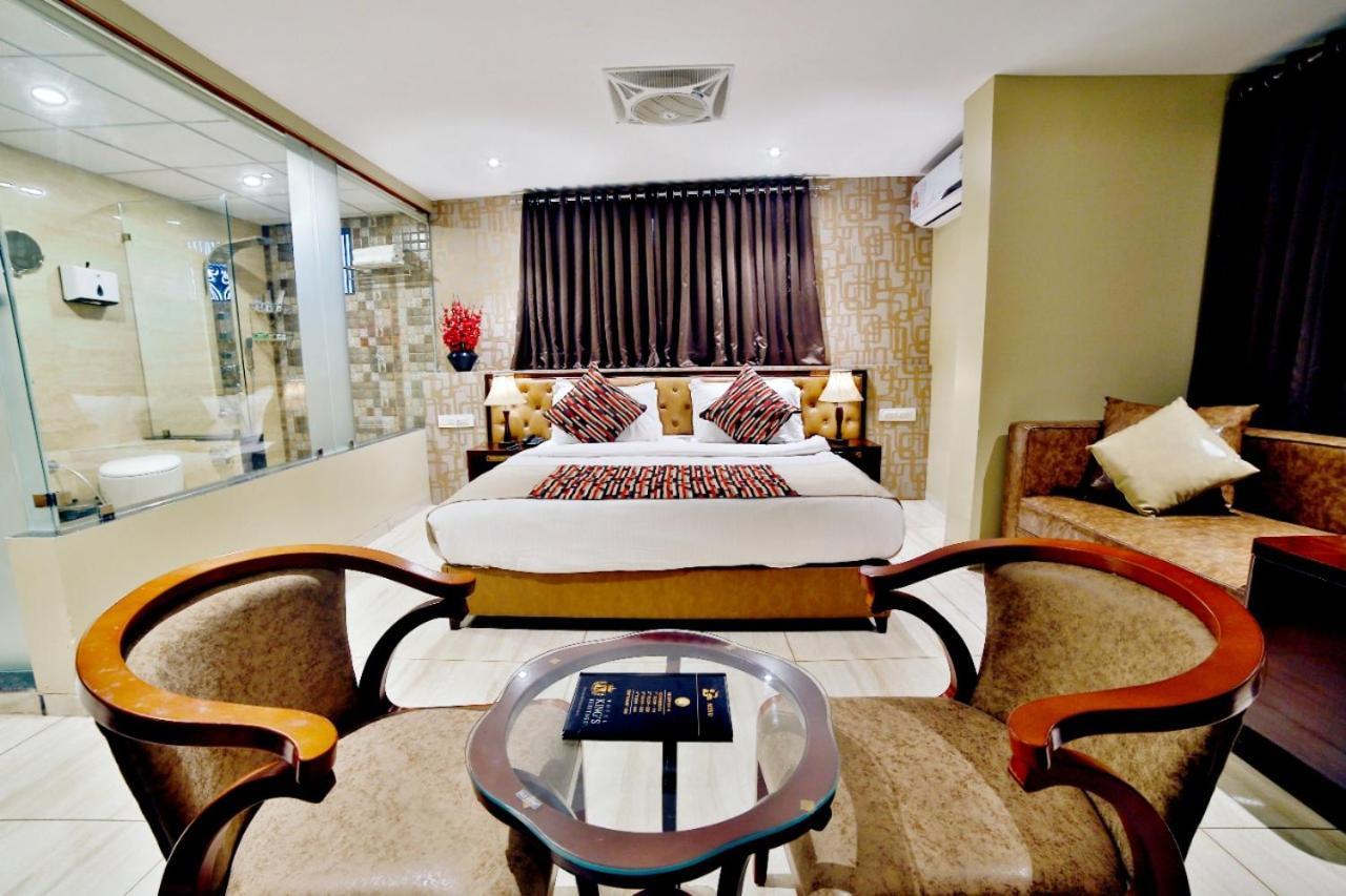 Hotel Kings Heritage Surat Buitenkant foto
