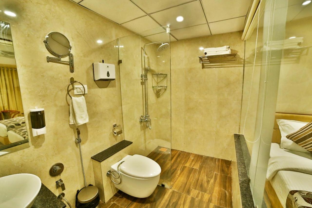 Hotel Kings Heritage Surat Buitenkant foto