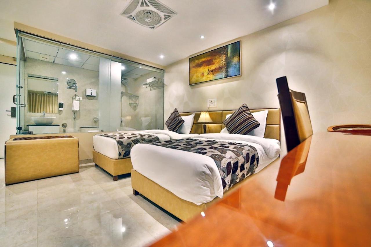 Hotel Kings Heritage Surat Buitenkant foto