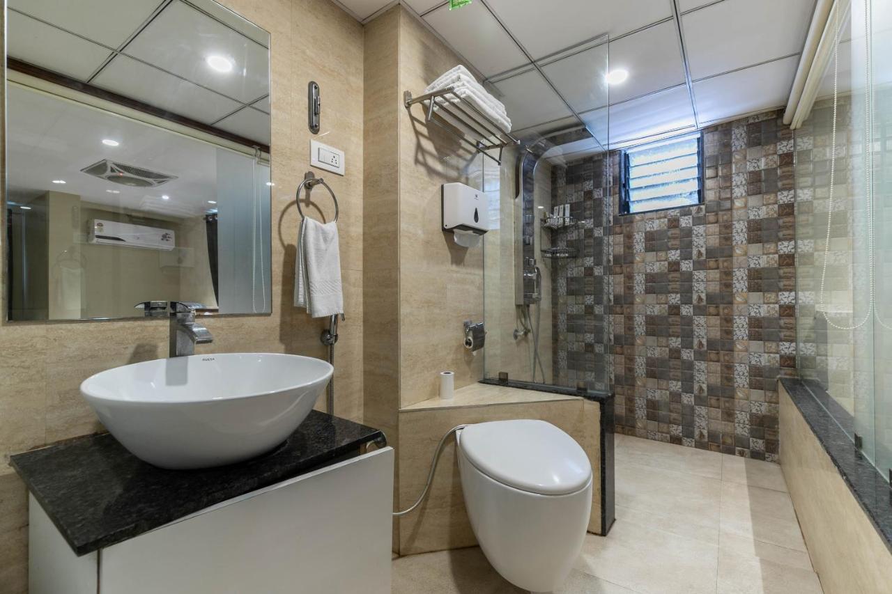 Hotel Kings Heritage Surat Buitenkant foto