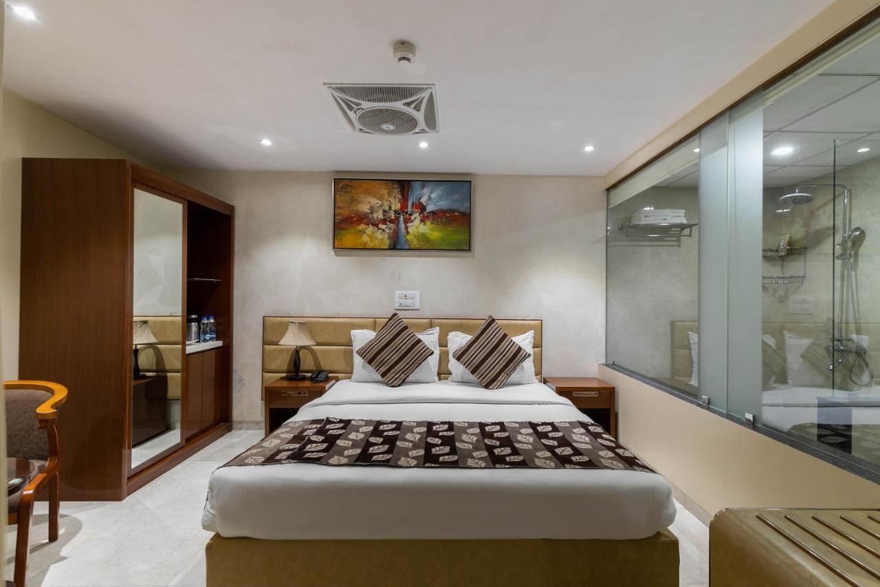 Hotel Kings Heritage Surat Buitenkant foto