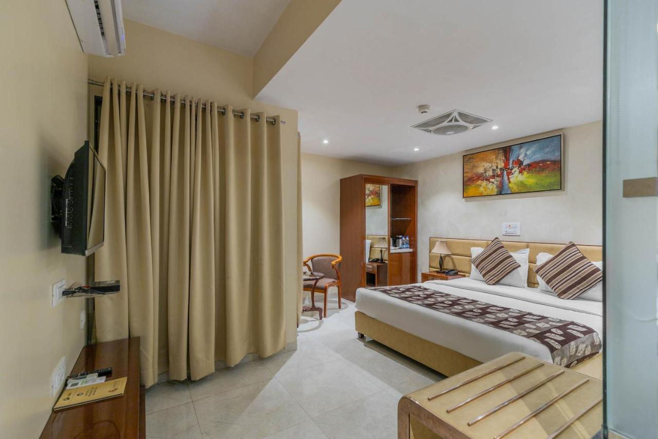 Hotel Kings Heritage Surat Buitenkant foto
