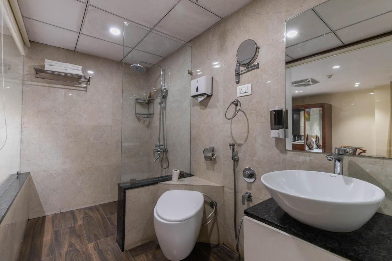 Hotel Kings Heritage Surat Buitenkant foto