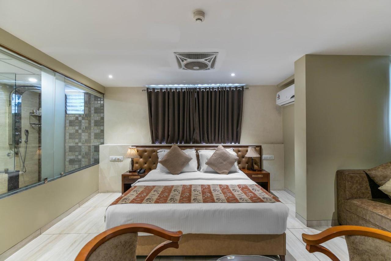 Hotel Kings Heritage Surat Buitenkant foto